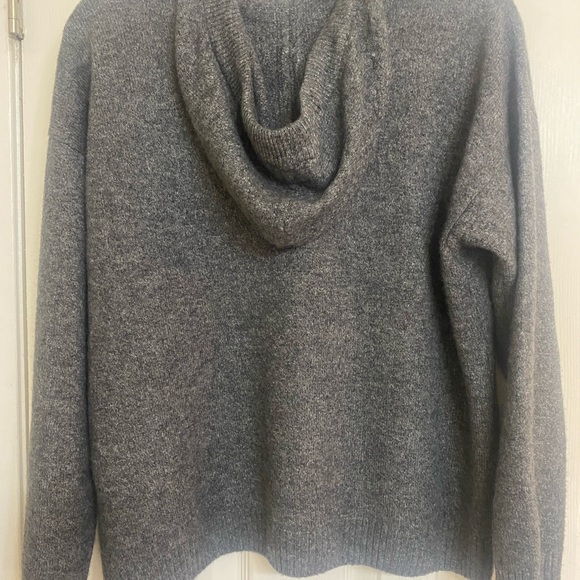 Cece Gray sweater size M -Like NEW! - Picture 2 of 4